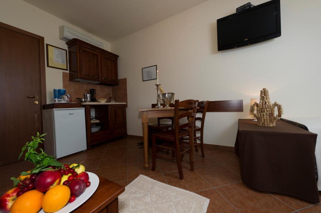 Locanda Ristorante Al Cardellino Бардолино Номер фото
